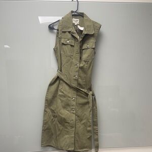 Velvet Heart Olive Green Sleeveless Button-Front Midi Dress